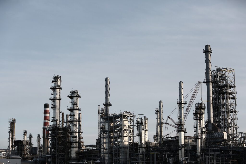 Refinery Operations Links oil and Loistics